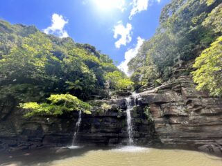 【1日】秘境スポット大冒険セット！「水落の滝」を目指すマングローブSUPorカヌー&「奇跡の島」バラス島シュノーケリング